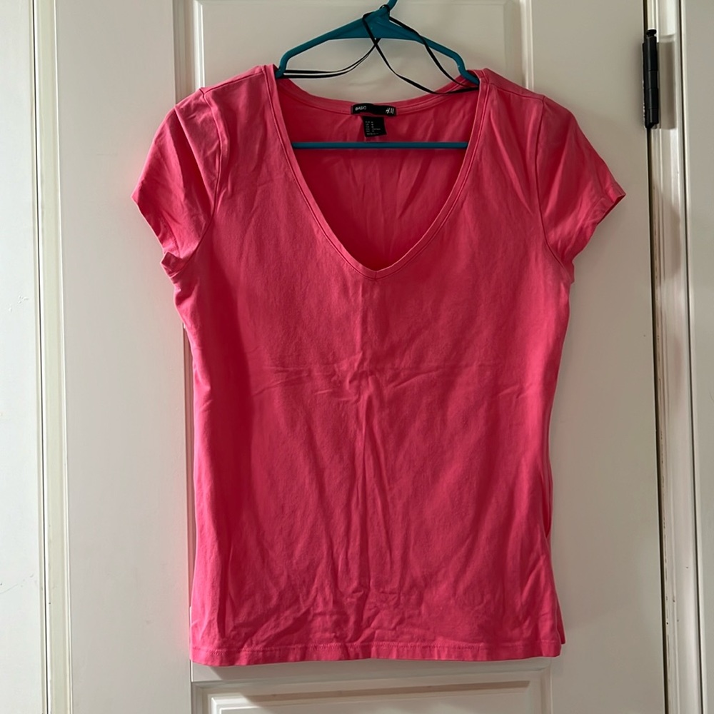 H&M pink V neck.